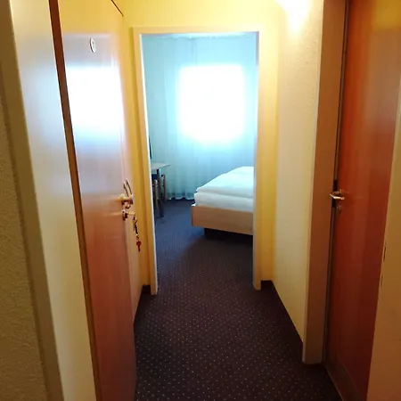 ホテル Central Hotel Winnenden 3*