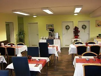 Central Hotel Winnenden 호텔 빈넨