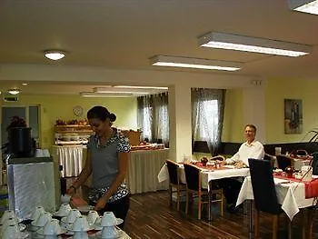 Central Hotel Winnenden 호텔